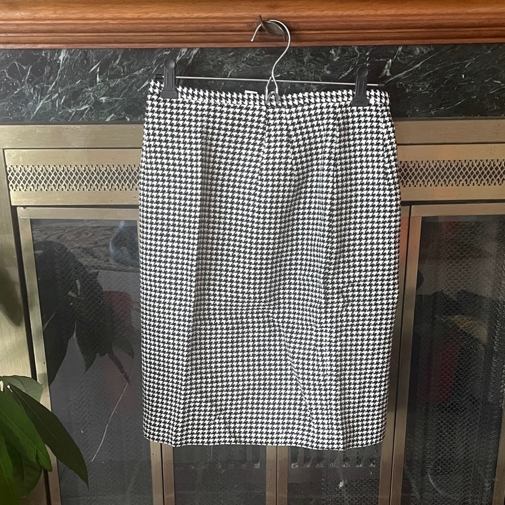 Classic Black and White Houndstooth Skirt